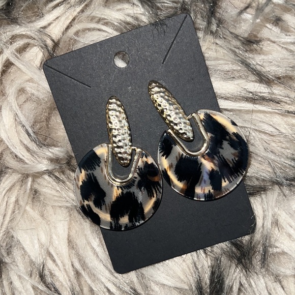Elegant Ladies Leopard Print Earrings - Picture 2 of 4